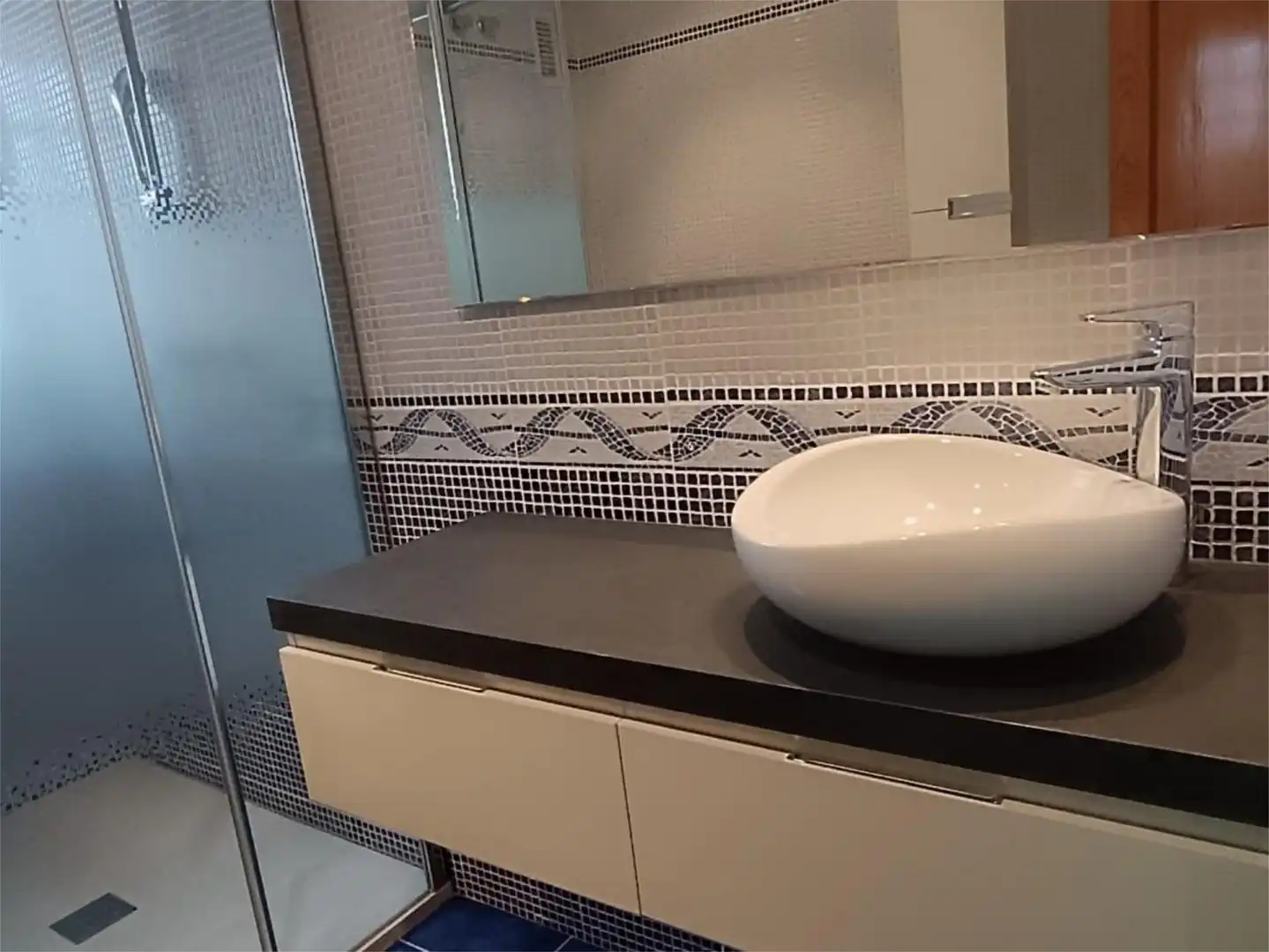 Detached homes for sale in Carrer del Poeta Llombart, 8, Centro Puerto Bathroom of Detached homes for sale in Sagunto / Sagunt with Air Conditioner, Terrace and Balcony