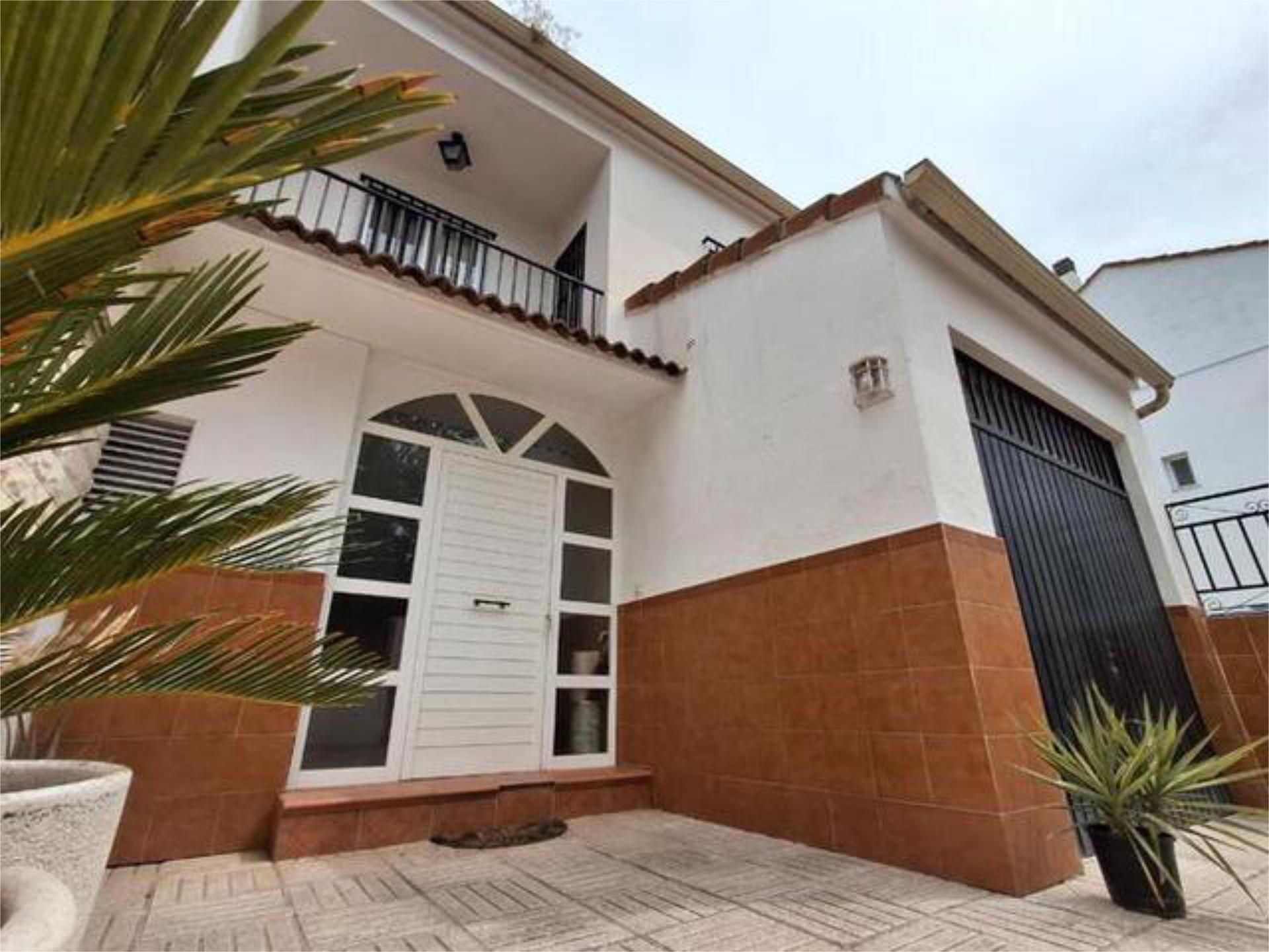 Vista exterior de Casa o xalet en venda en Ciudad Real Capital amb Calefacció, Jardí privat i Terrassa
