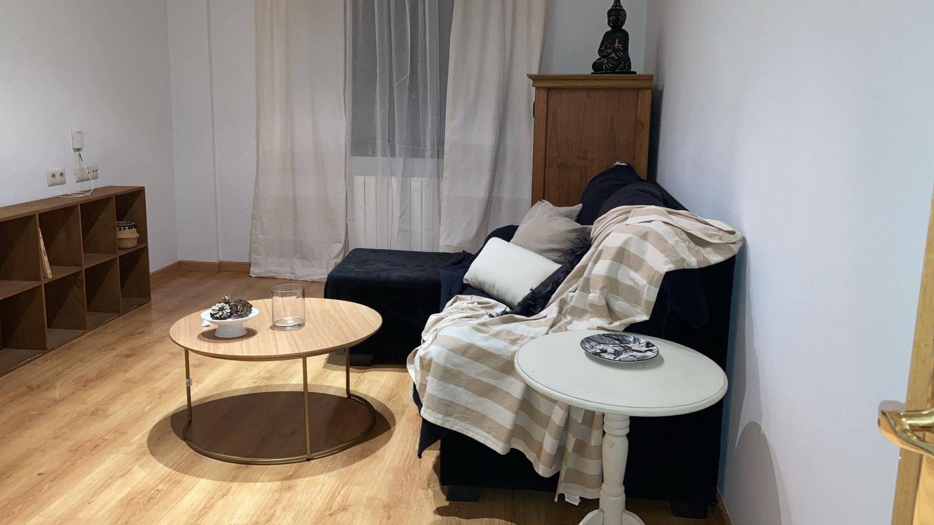 Living room of Flat to rent in Argamasilla de Alba  with Heating, Parquet flooring and Furnished