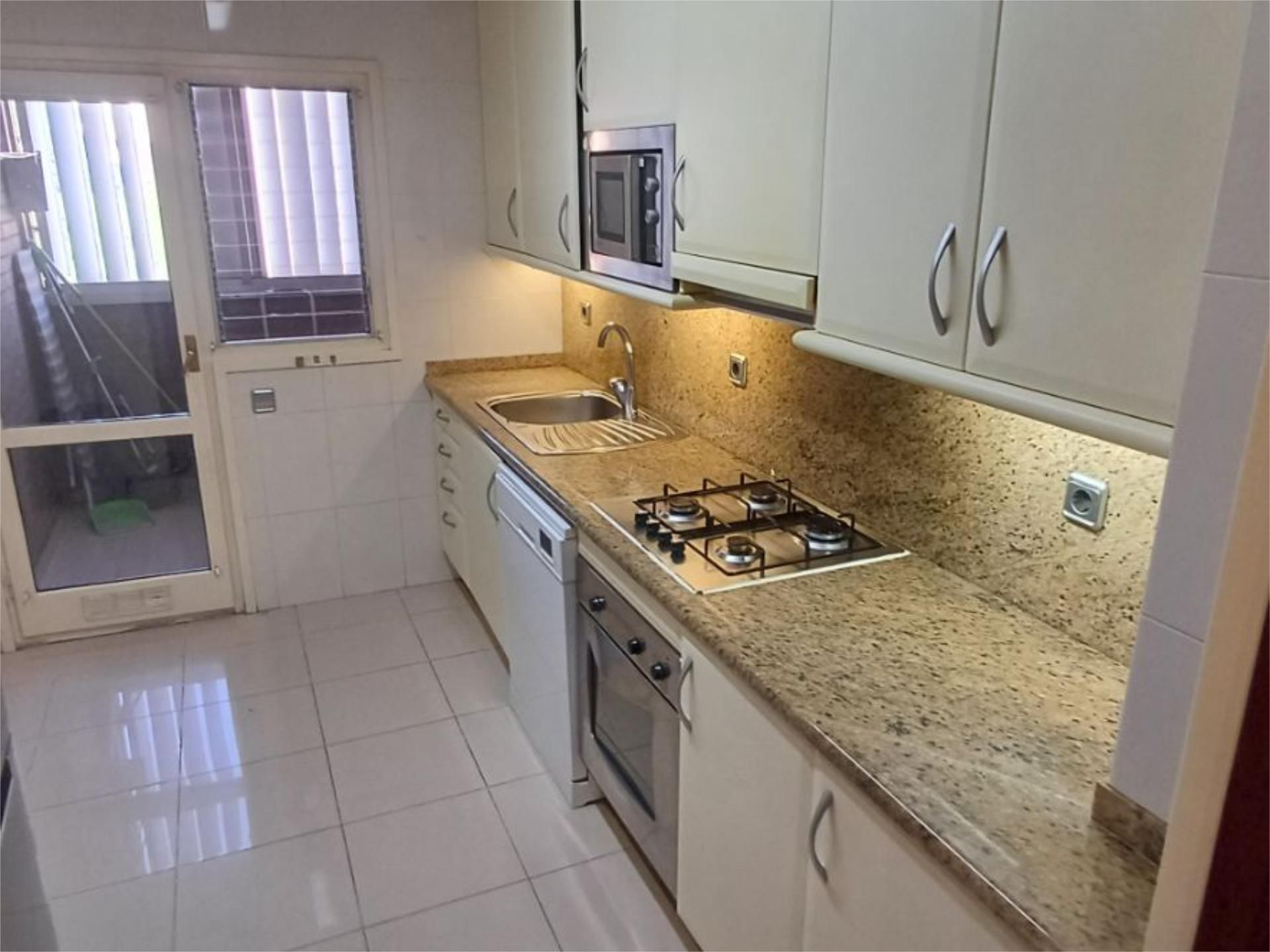 Kitchen of Flat to rent in  Lleida Capital  with Air Conditioner, Heating and Parquet flooring