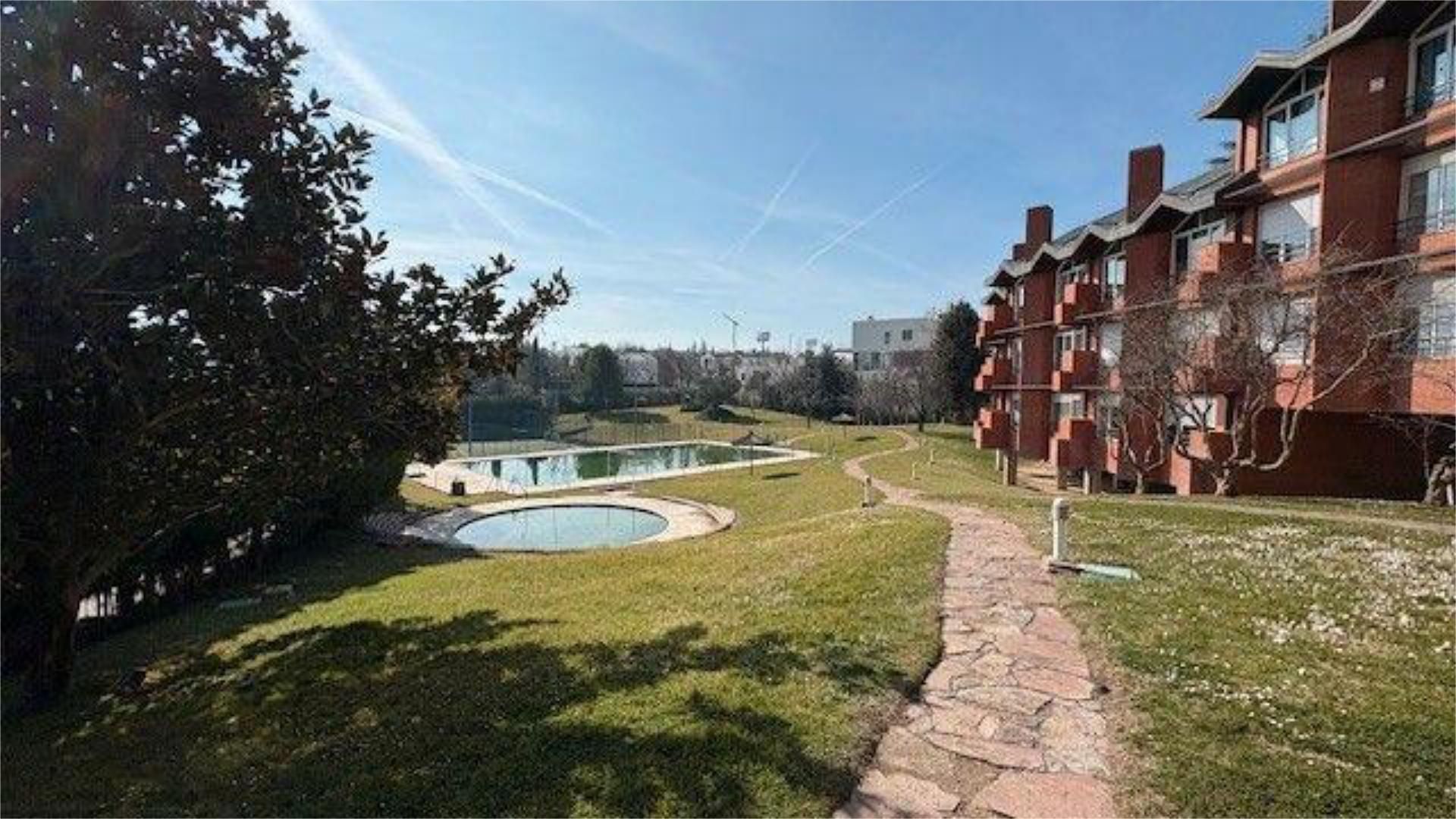 Piscina de Pis de lloguer en  Madrid Capital amb Calefacció, Jardí privat i Traster