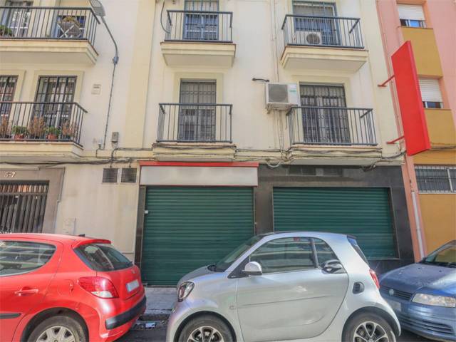 Local comercial en Venta en Calle Fernando Tirado, 5 en La Buhaira