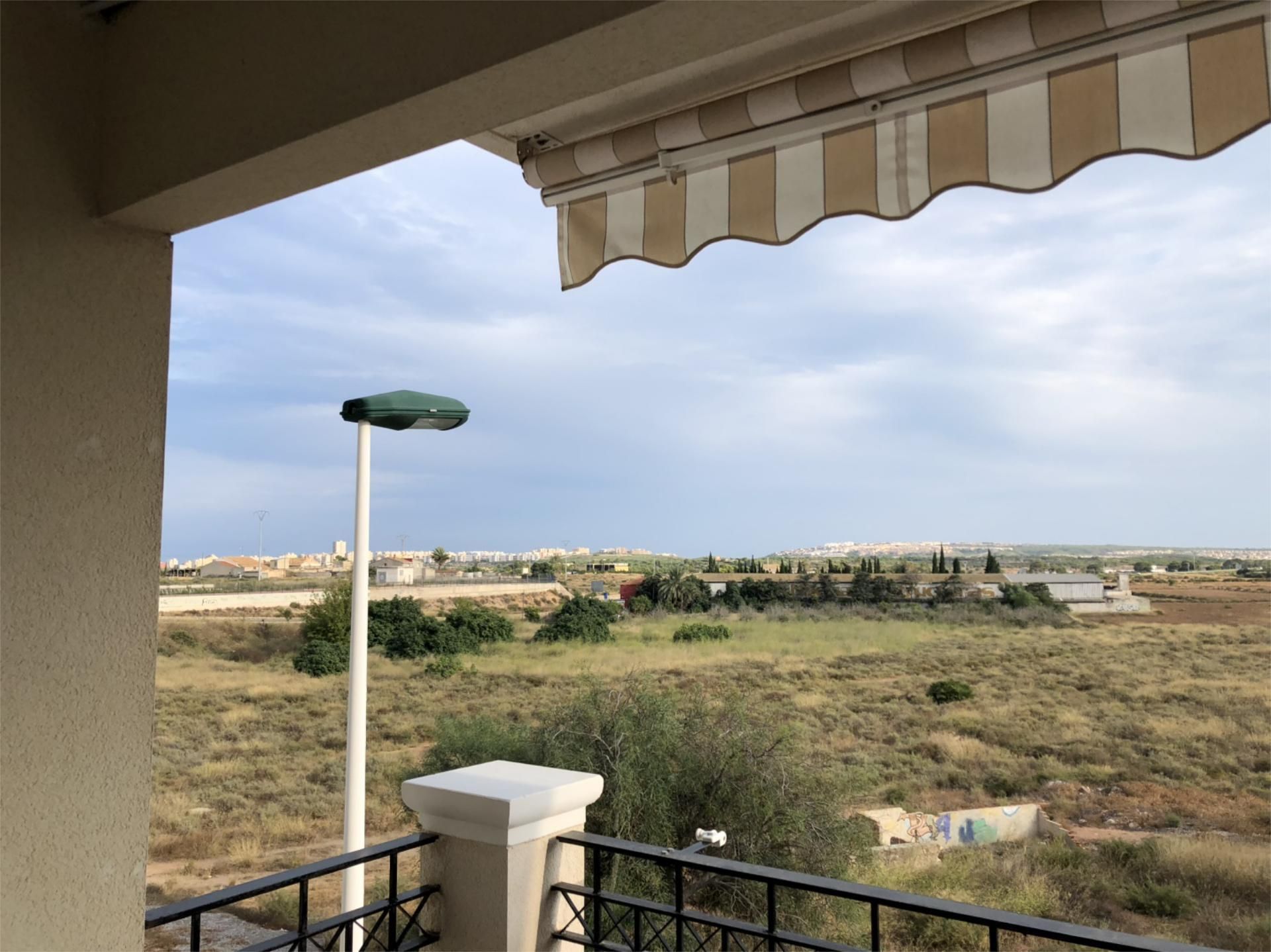 Vista exterior de Pis en venda en Elche / Elx amb Aire condicionat