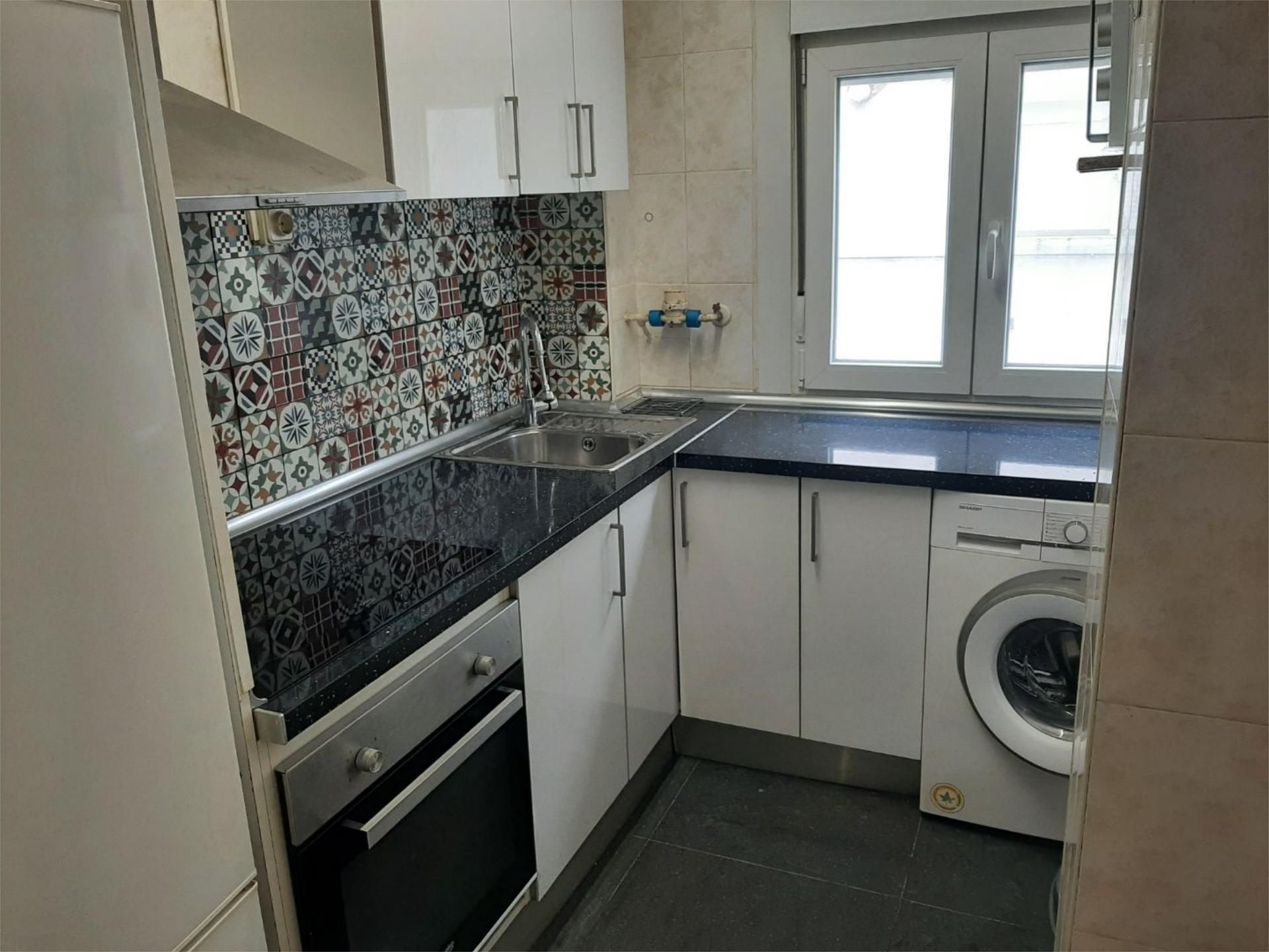 Kitchen of Flat to rent in  Huesca Capital  with Heating, Parquet flooring and Furnished