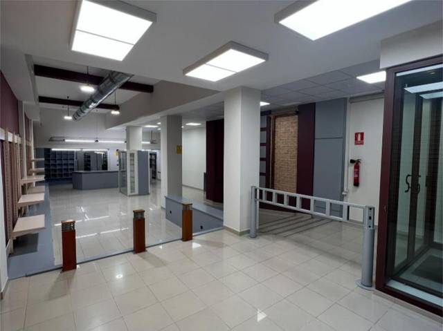 Local comercial en Alquiler en Calle Padre Claret, 3 en Centro