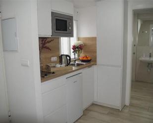 Cuina de Apartament de lloguer en Cenes de la Vega amb Calefacció i Moblat