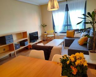 Living room of Flat to rent in Valladolid Capital  with Heating, Private garden and Parquet flooring