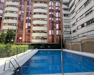 Swimming pool of Flat for sale in  Madrid Capital  with Private garden, Swimming Pool and Video intercom