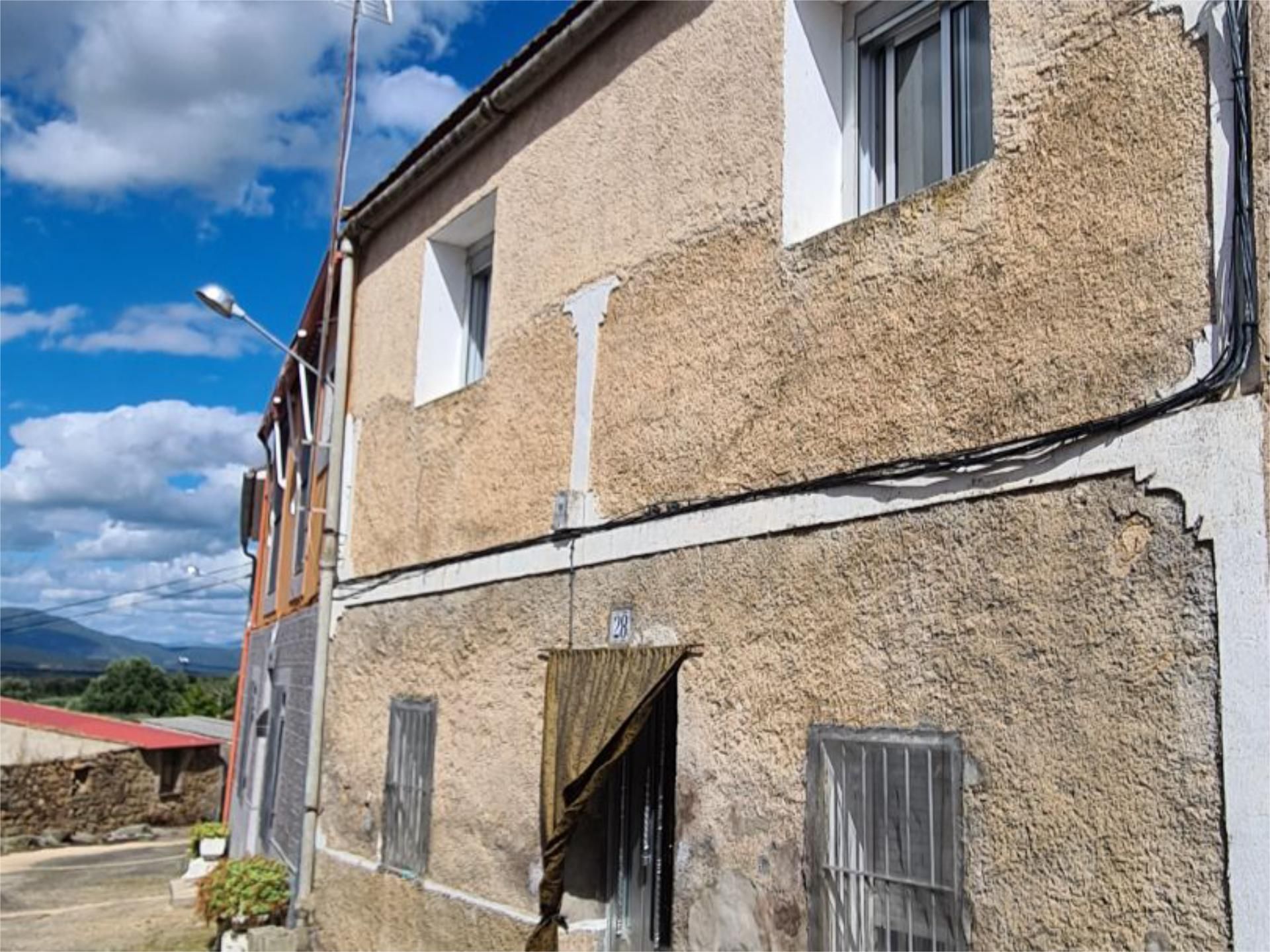 Vista exterior de Casa adosada en venda en Santa Cruz de la Sierra amb Calefacció, Terrassa i Traster