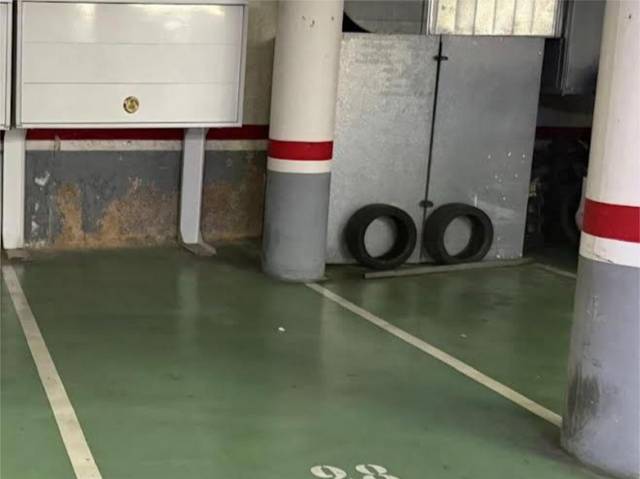 Garaje en Alquiler en Carrer de Ricardo Villa, 3 en Les Tres Torres