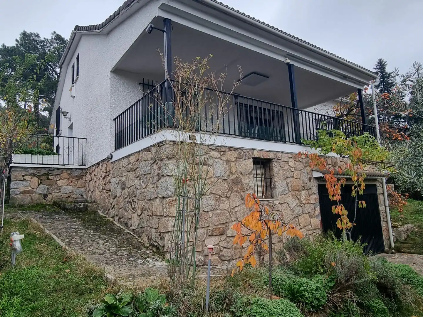 Casa o chalet en venta en Robledo de Chavela Vista exterior de Casa o chalet en venta en Robledo de Chavela con Terraza, Piscina y Balcón