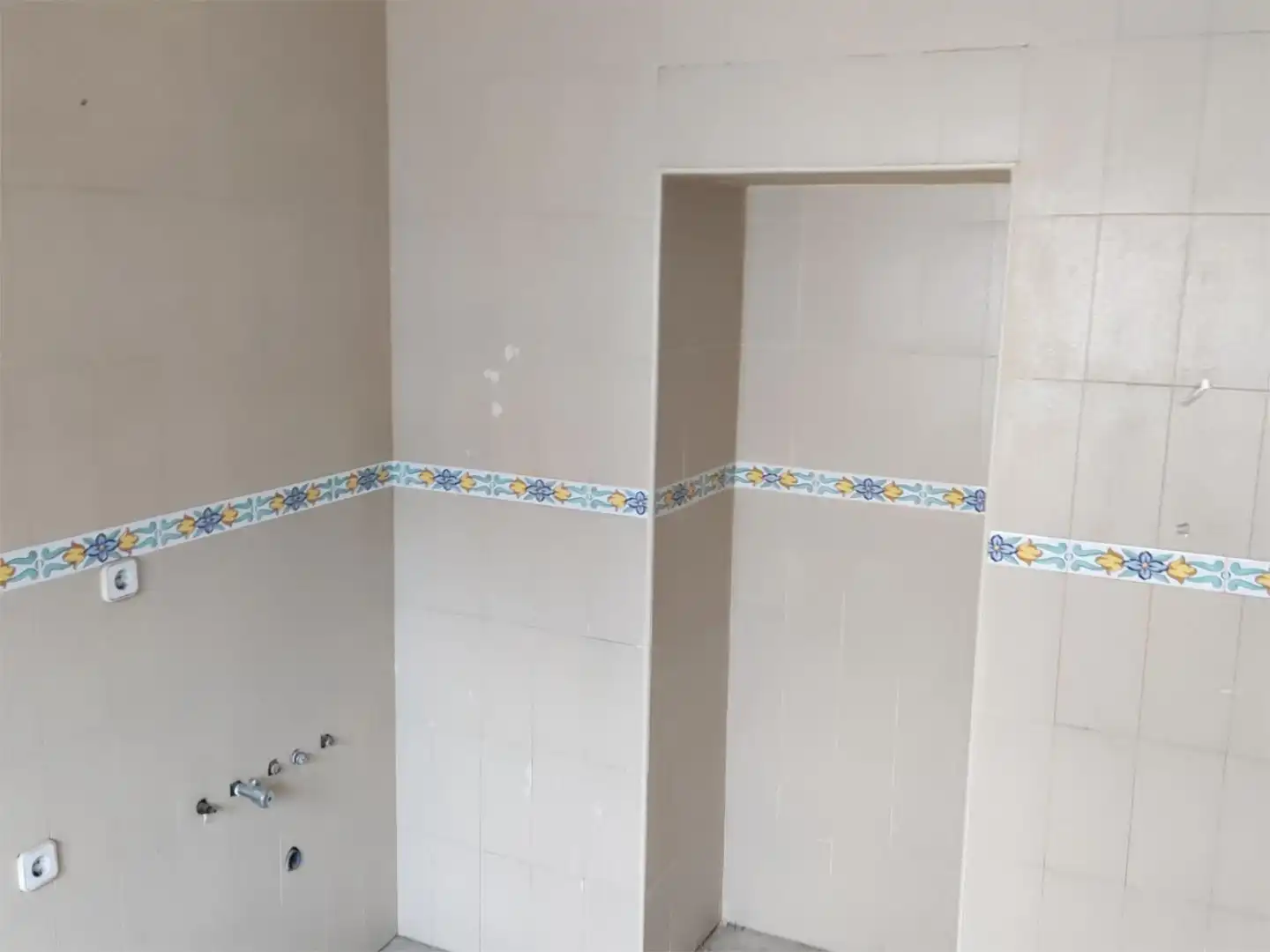 Bathroom of Flat for sale in Burguillos  with Private garden, Storage room and Balcony