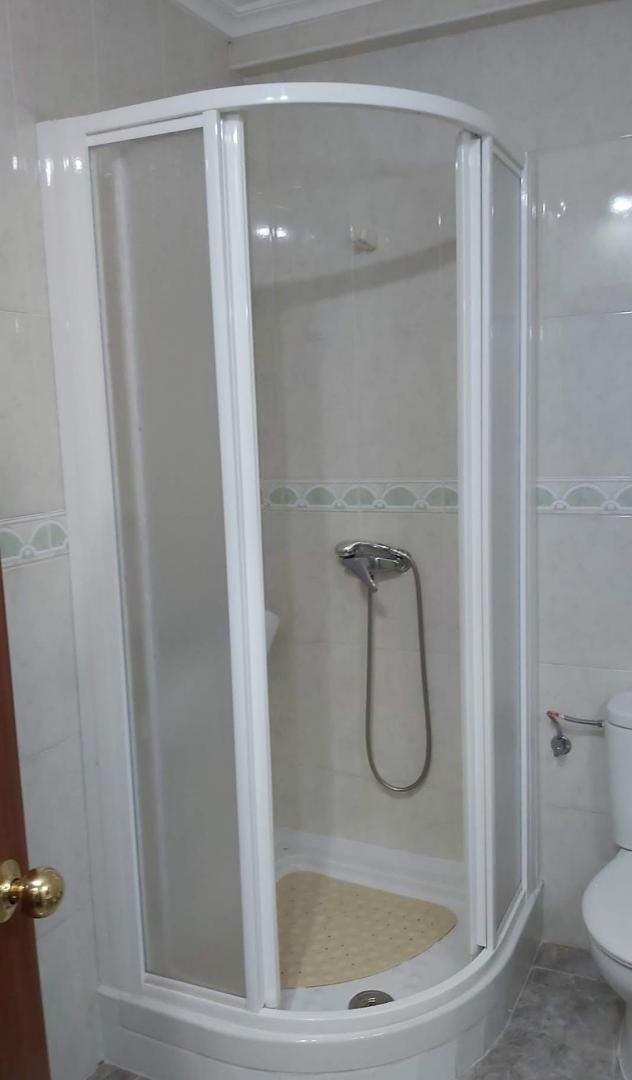 Bany de Pis de lloguer en  Córdoba Capital amb Terrassa, Moblat i Rentadora