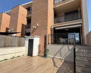 Vista exterior de Pis en venda en El Puig de Santa Maria amb Aire condicionat i Piscina