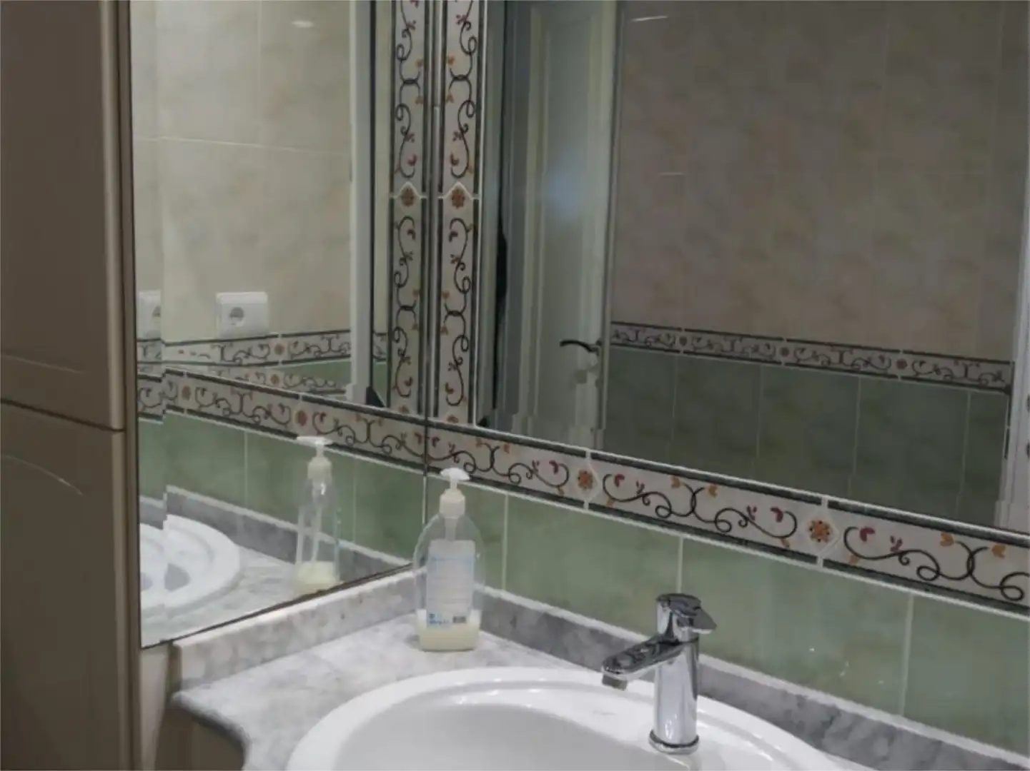 Badezimmer von Wohnung zur untervermieten in Gandia mit Klimaanlage, Heizung und Terrasse