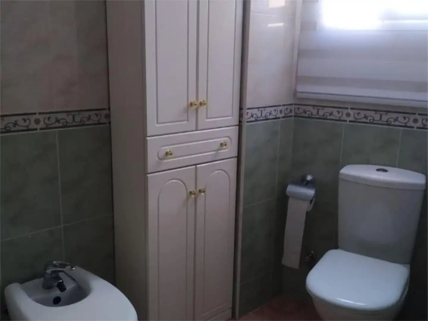 Badezimmer von Wohnung zur untervermieten in Gandia mit Klimaanlage, Heizung und Terrasse