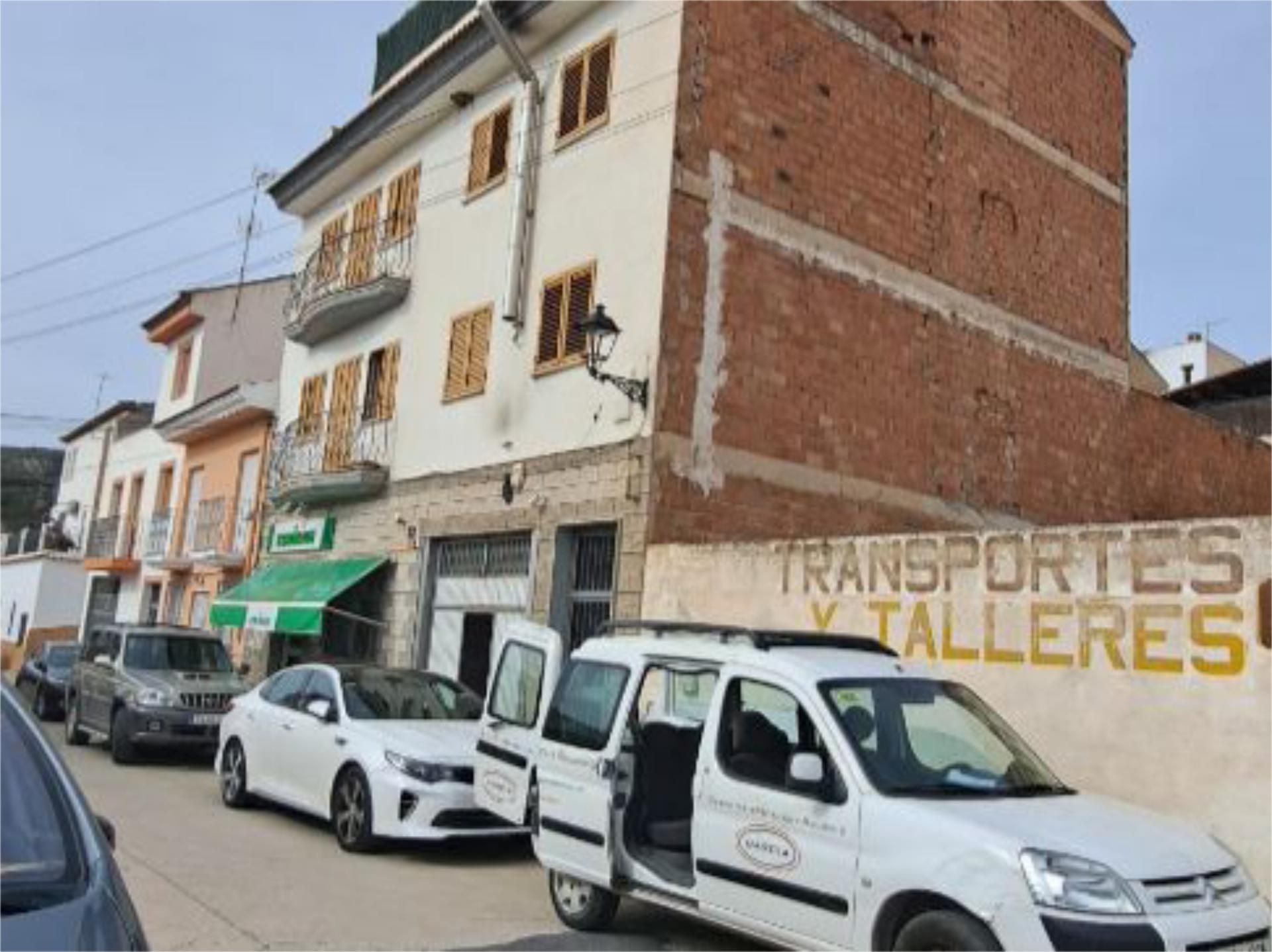 Aparcament de Casa adosada en venda en Cárcheles amb Aire condicionat, Calefacció i Jardí privat