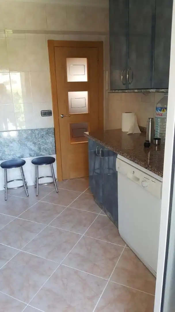 Wohnung zur Miete in Avenida de Los Maristas, 11, La Platina- Hospital - Campus Küche von Wohnung zur Miete in Salamanca Capital mit Terrasse und Balkon