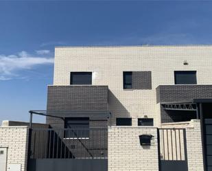 Exterior view of House or chalet for sale in Illescas  with Air Conditioner, Terrace and Balcony