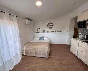 Dormitori de Apartament de lloguer en  Sevilla Capital amb Terrassa i Moblat