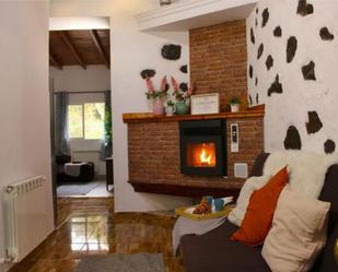 Sala d'estar de Casa o xalet de lloguer en Vega de San Mateo amb Calefacció, Jardí privat i Terrassa