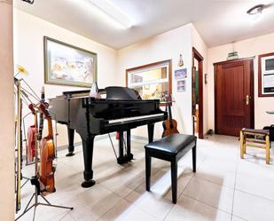Sala d'estar de Oficina de lloguer en Pontevedra Capital  amb Calefacció i Moblat