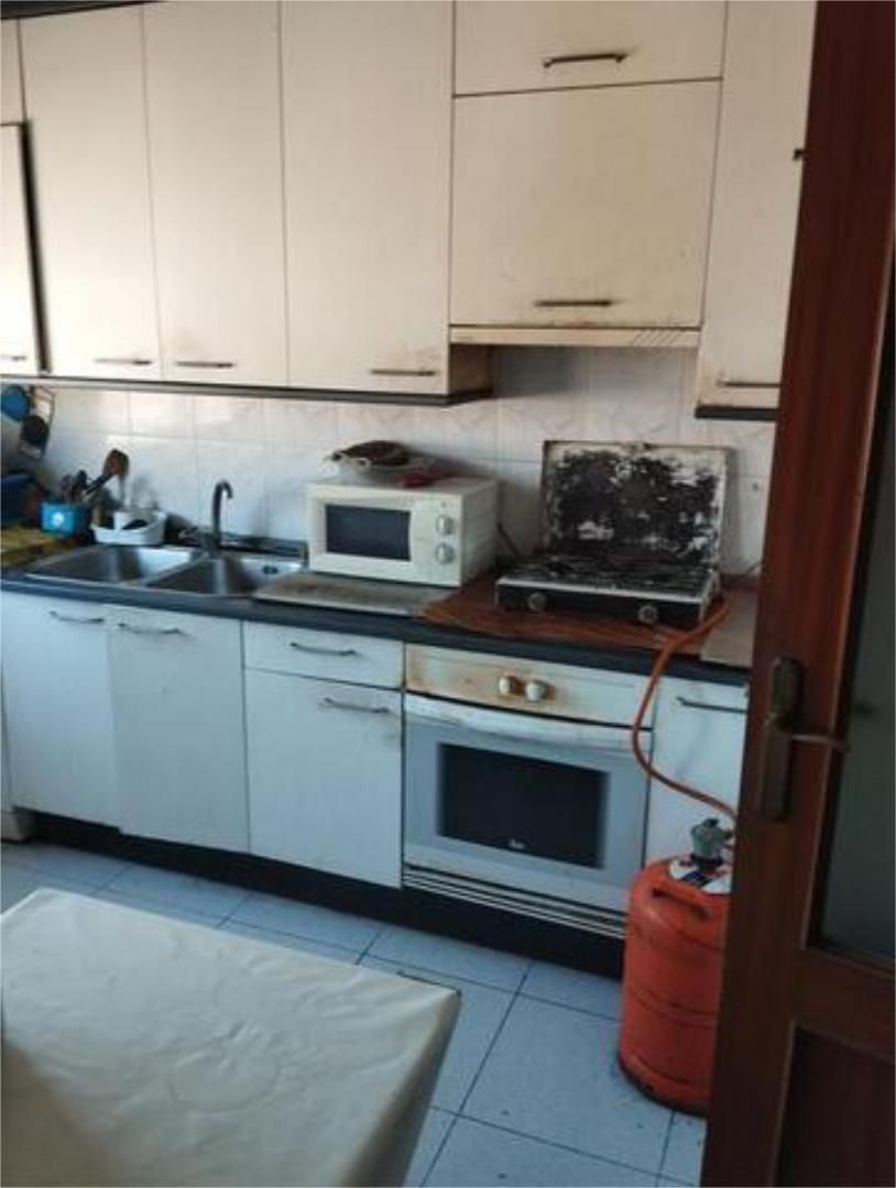 Kitchen of Flat to share in Burlada / Burlata