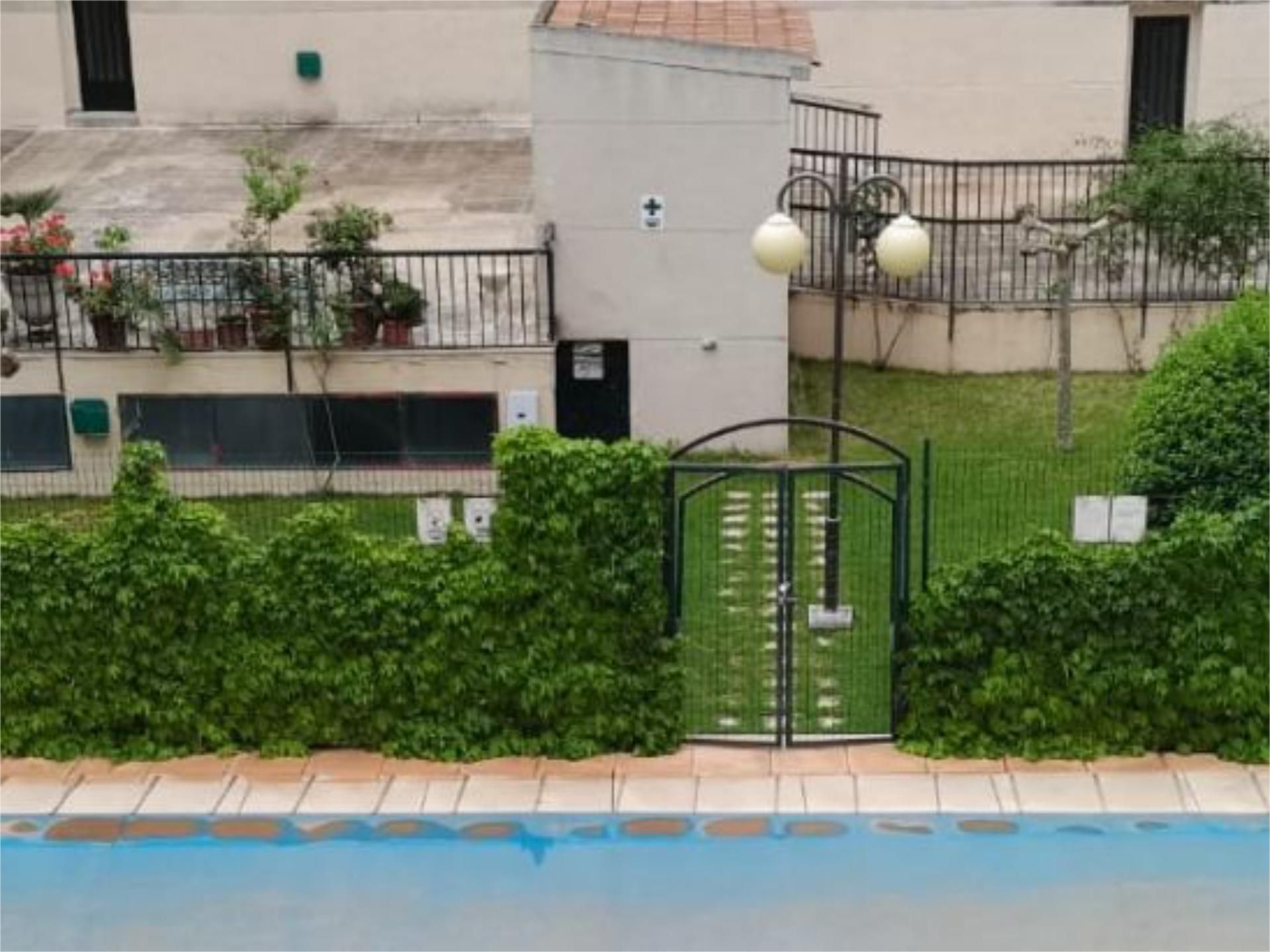 Swimming pool of Flat to rent in  Jaén Capital  with Air Conditioner, Heating and Private garden