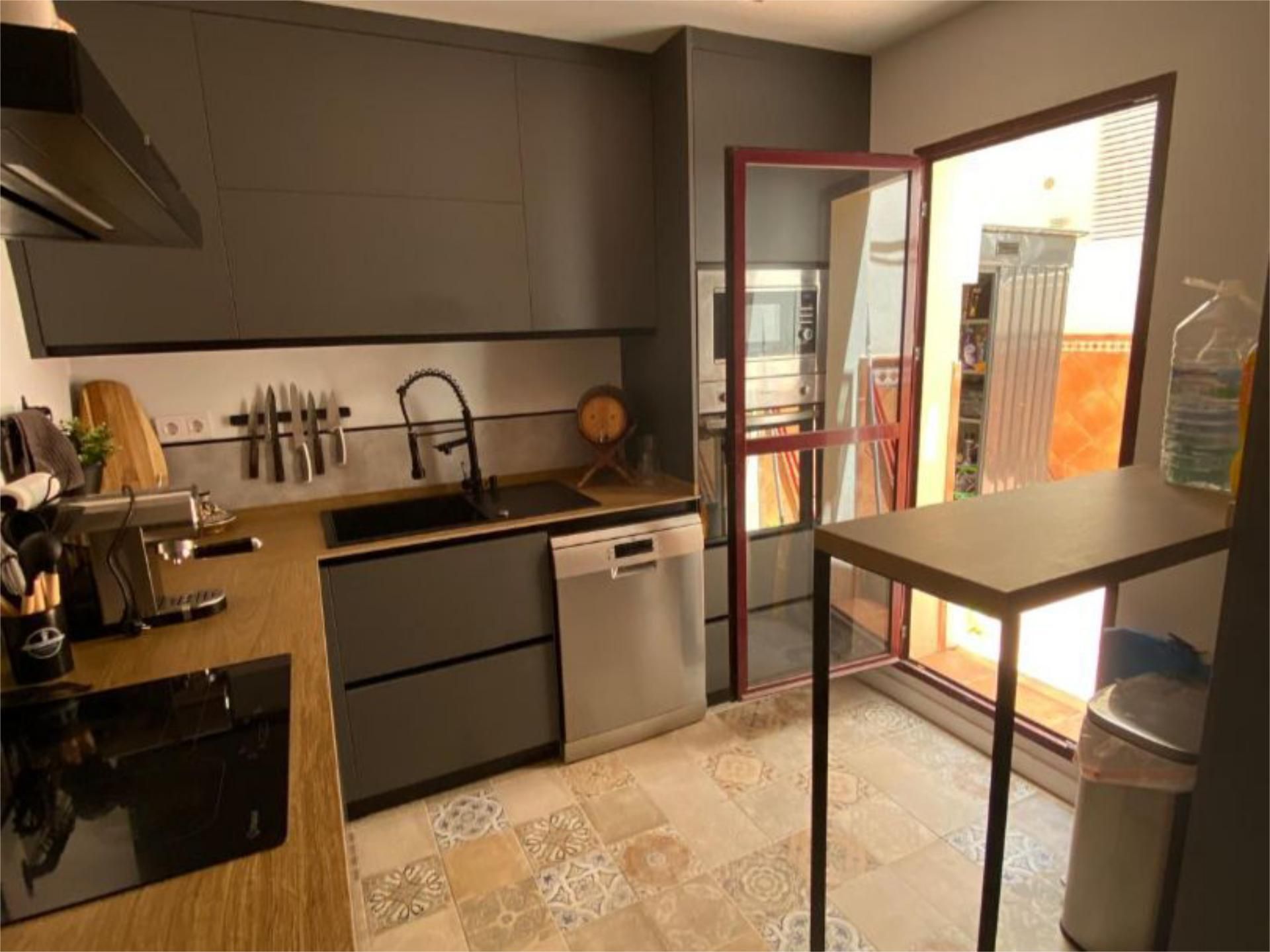 Kitchen of Flat for sale in Alcalá de Guadaira  with Air Conditioner, Terrace and Balcony