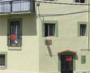 Vista exterior de Casa o xalet en venda en Garciaz amb Calefacció, Traster i Moblat
