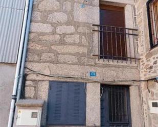 Vista exterior de Casa o xalet en venda en Navalonguilla amb Calefacció, Traster i Moblat
