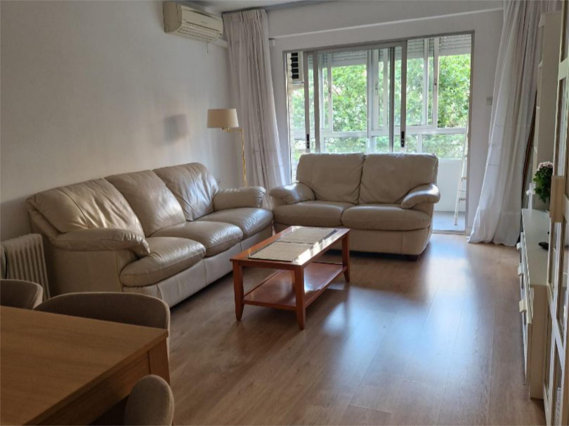 Sala d'estar de Pis de lloguer en  Valencia Capital amb Aire condicionat, Parquet i Terrassa