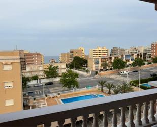 Vista exterior de Pis de lloguer en Elche / Elx amb Terrassa, Piscina i Balcó