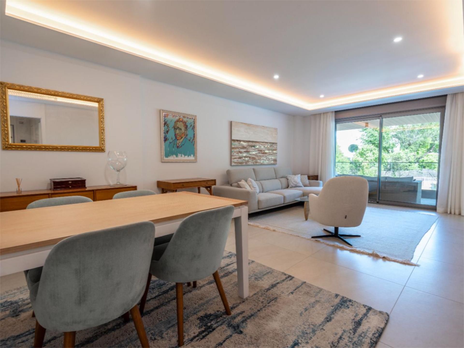 Sala d'estar de Pis de lloguer en Pozuelo de Alarcón amb Aire condicionat, Calefacció i Jardí privat