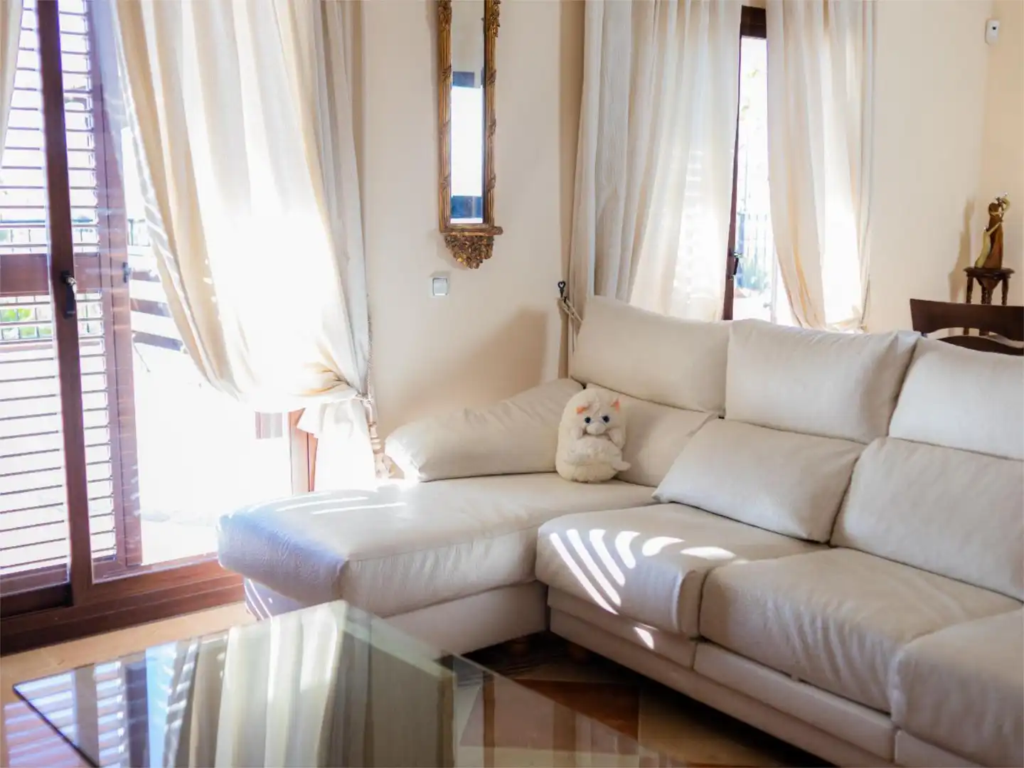 Casa o chalet en venta en EX-105, 5231, Santa Marta Sala de estar de Casa o chalet en venta en Santa Marta con Aire acondicionado, Calefacción y Jardín privado