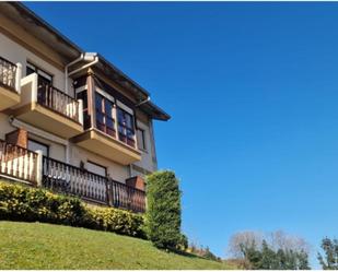 Vista exterior de Dúplex de lloguer en Comillas (Cantabria) amb Calefacció, Parquet i Moblat