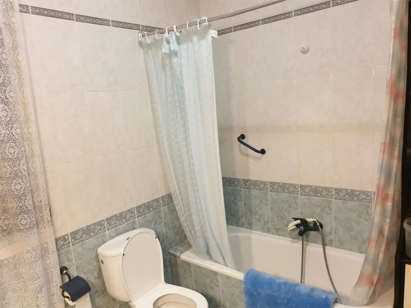Bathroom of Flat for sale in Plasenzuela  with Heating and Furnished