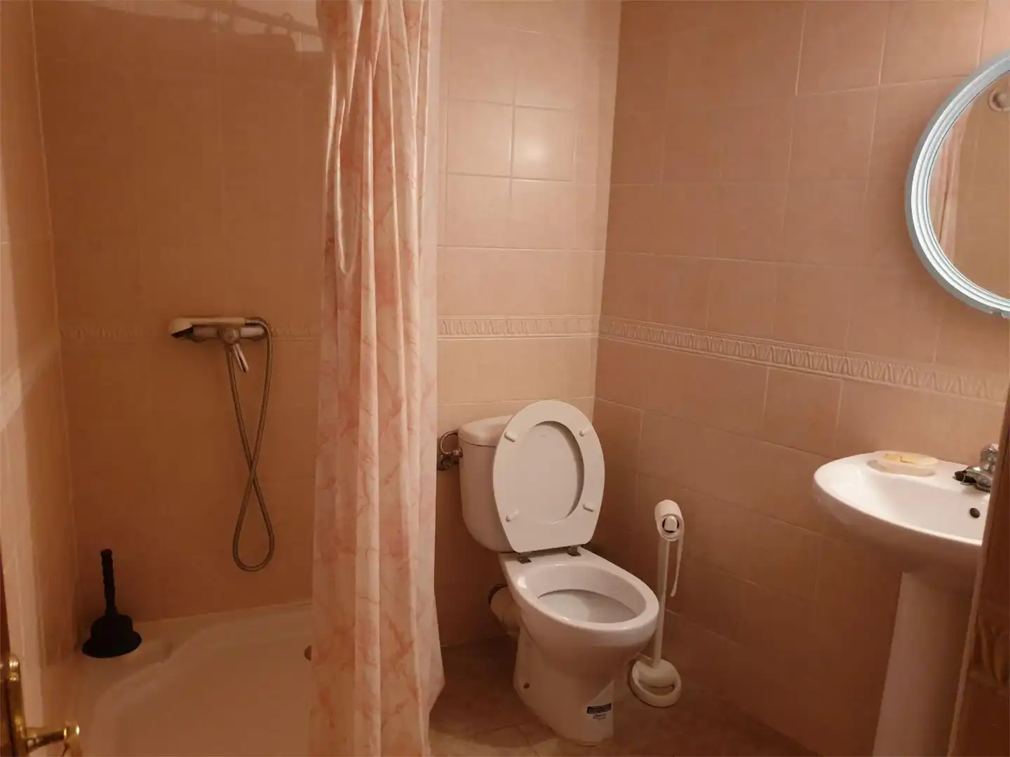 Bathroom of Flat for sale in Plasenzuela  with Heating and Furnished