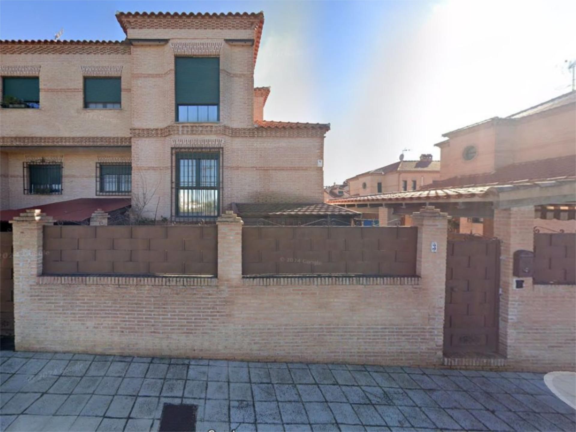 Vista exterior de Casa o xalet en venda en Argés amb Aire condicionat i Piscina