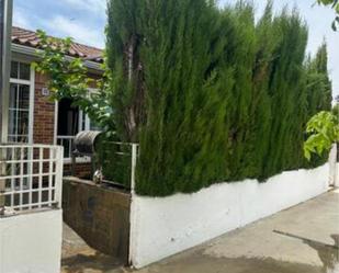Vista exterior de Casa o xalet de lloguer en María de Huerva amb Calefacció, Jardí privat i Terrassa