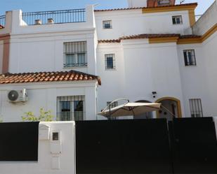 Vista exterior de Casa adosada en venda en Castilleja de la Cuesta amb Aire condicionat i Terrassa