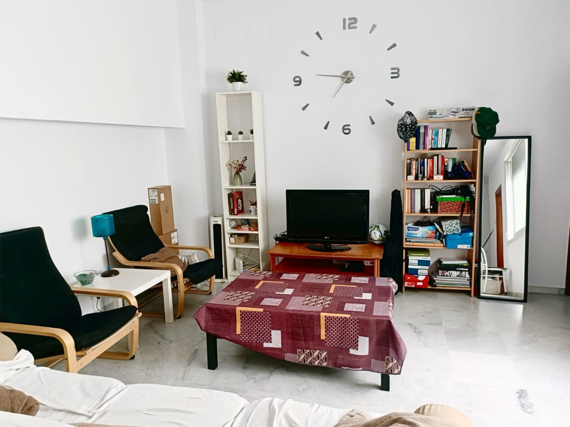 Living room of Flat to share in  Sevilla Capital  with Parquet flooring, Furnished and Oven