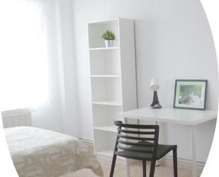 Bedroom of Flat to share in  Zaragoza Capital  with Heating, Furnished and Washing machine
