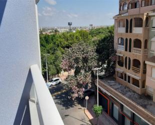 Exterior view of Flat to rent in Torrevieja  with Air Conditioner and Balcony