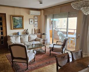 Living room of Flat for sale in  Madrid Capital  with Air Conditioner, Terrace and Balcony
