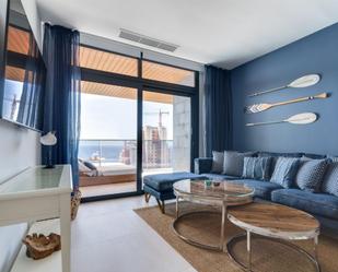 Sala d'estar de Pis de lloguer en Benidorm amb Aire condicionat, Terrassa i Piscina