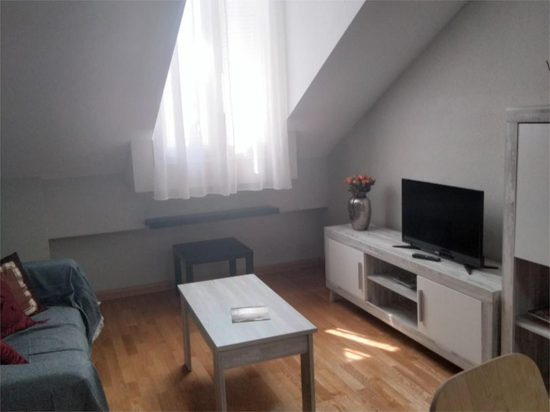 Living room of Flat to rent in Aranjuez  with Air Conditioner, Heating and Parquet flooring