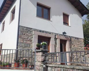 Vista exterior de Casa o xalet en venda en Oseja de Sajambre amb Terrassa i Balcó