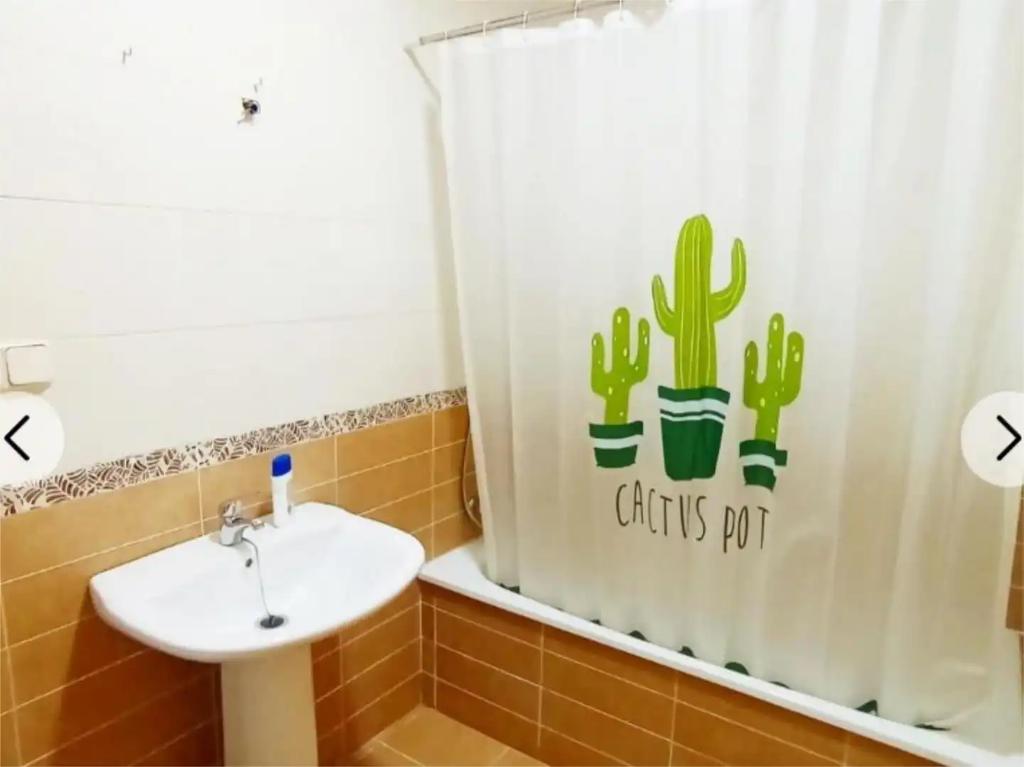 Piso en venta en Calle Ribera del Coto, 96, Las Jaras Baño de Piso en venta en Córdoba con Jardín privado, Terraza y Parking comunitario