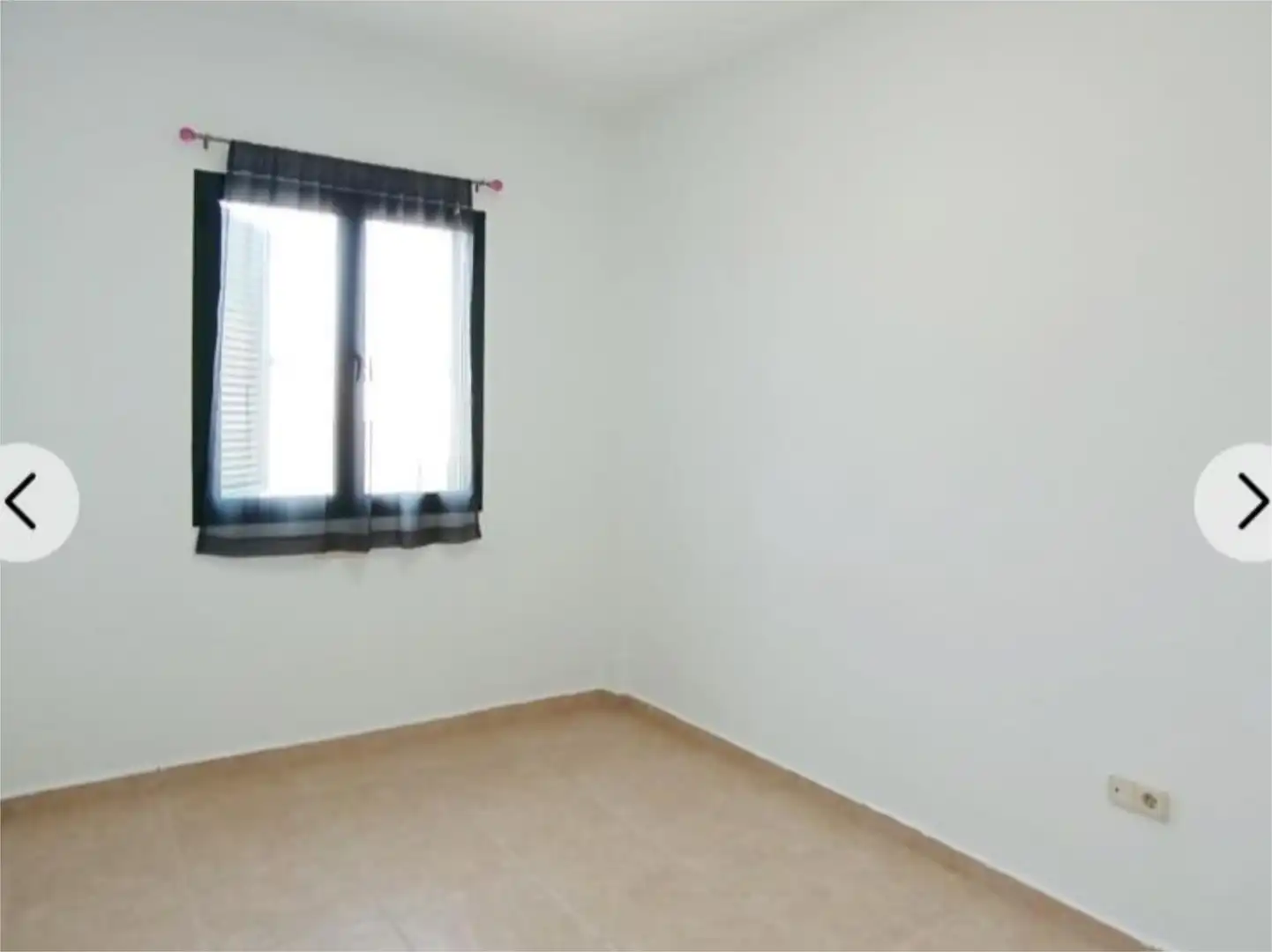 Piso en venta en Calle Ribera del Coto, 96, Las Jaras Habitación de Piso en venta en Córdoba con Jardín privado, Terraza y Parking comunitario